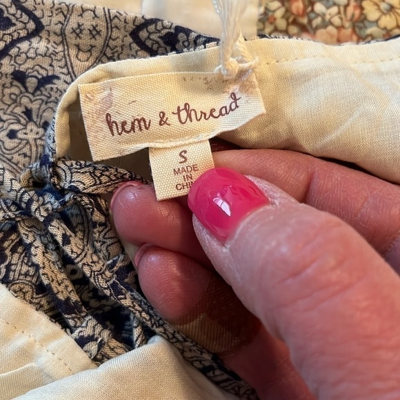 Hem & Thread Women’s Tan And Blue Paisley Jumpsuit Size Small NWT - Picture 2 of 11